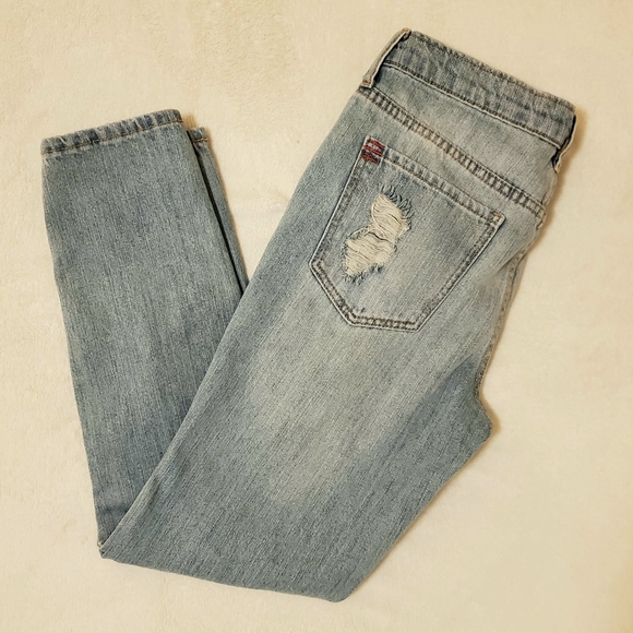 Boyfriend style BDG Slim BF Low Rise Ripped Jeans - Picture 5 of 8